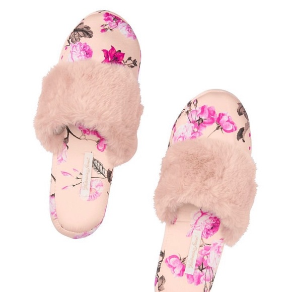 ❤️BNWT Victoria’s Secret Slippers❤️ s9-10 - Picture 2 of 6